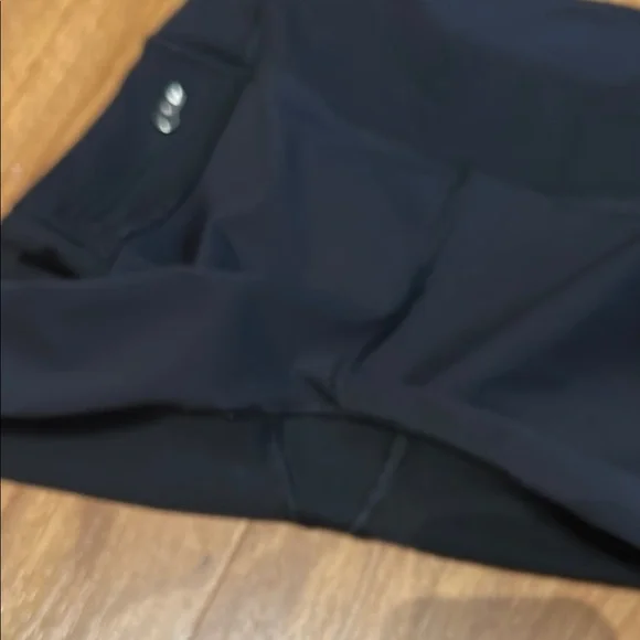 Lululemon crop atheltic pants with zip pocket - Picture 4 of 11